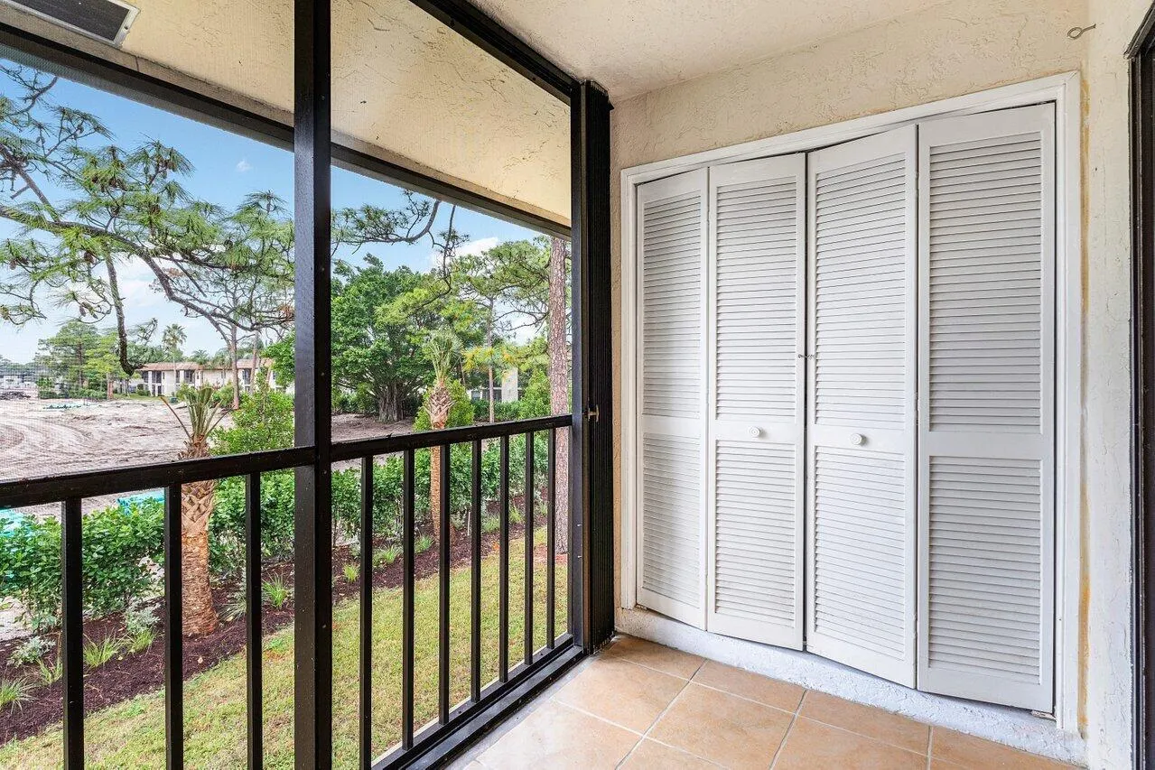 4689 Lucerne Lakes Boulevard W, #203