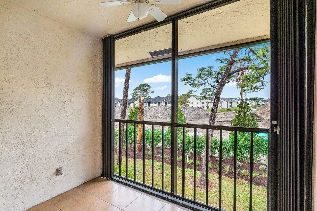 4689 Lucerne Lakes Boulevard W, #203