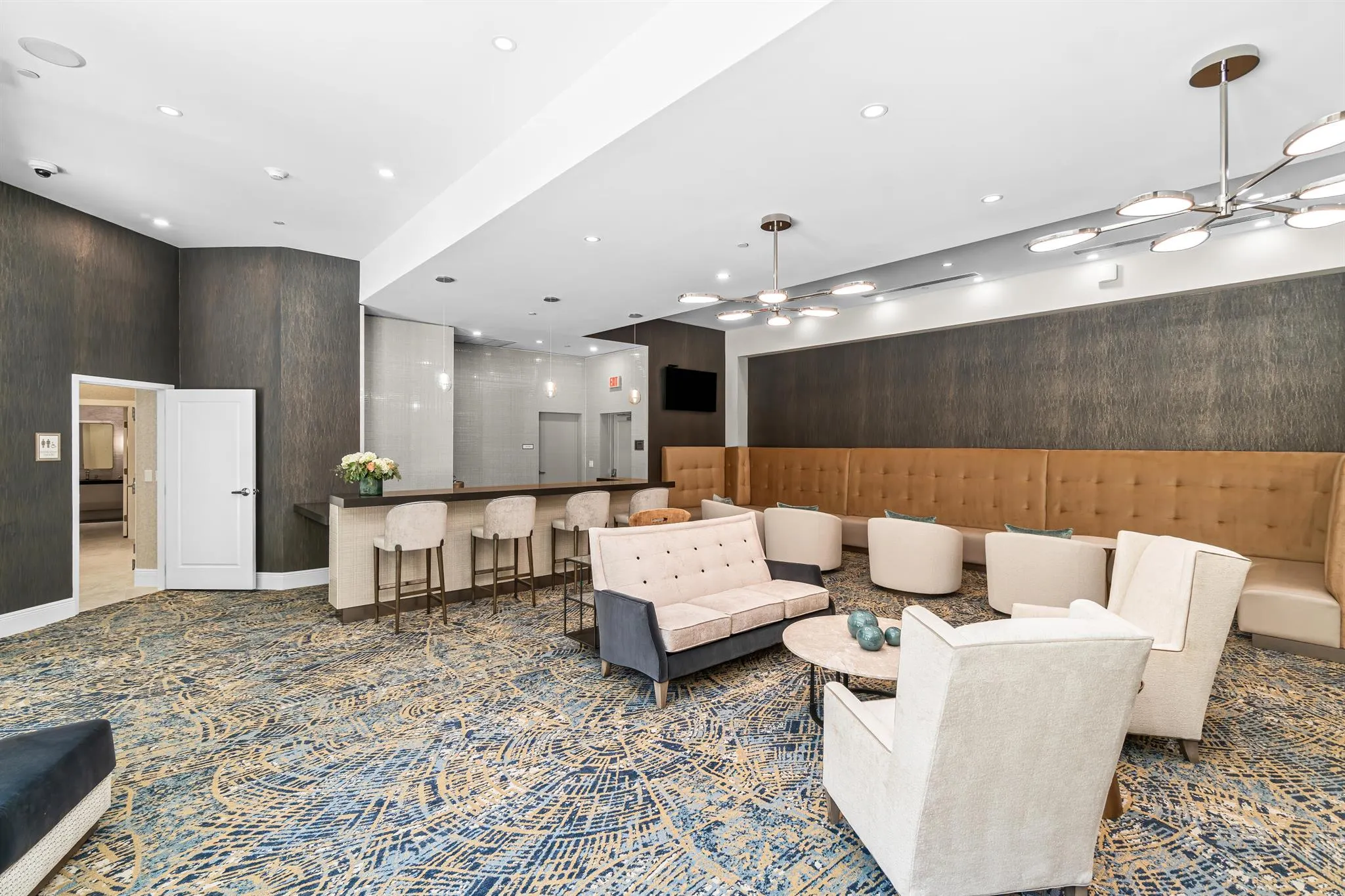 701 S Olive Avenue, #211