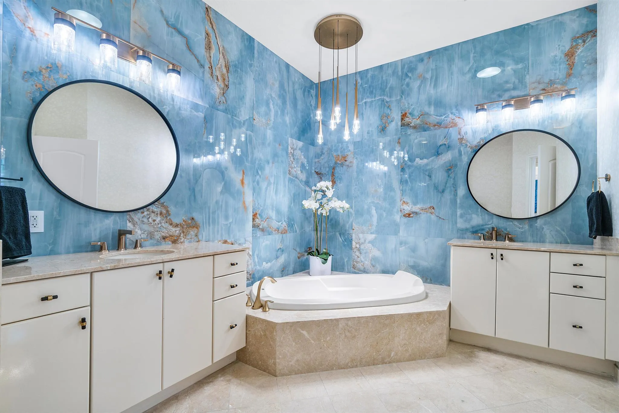701 S Olive Avenue, #211