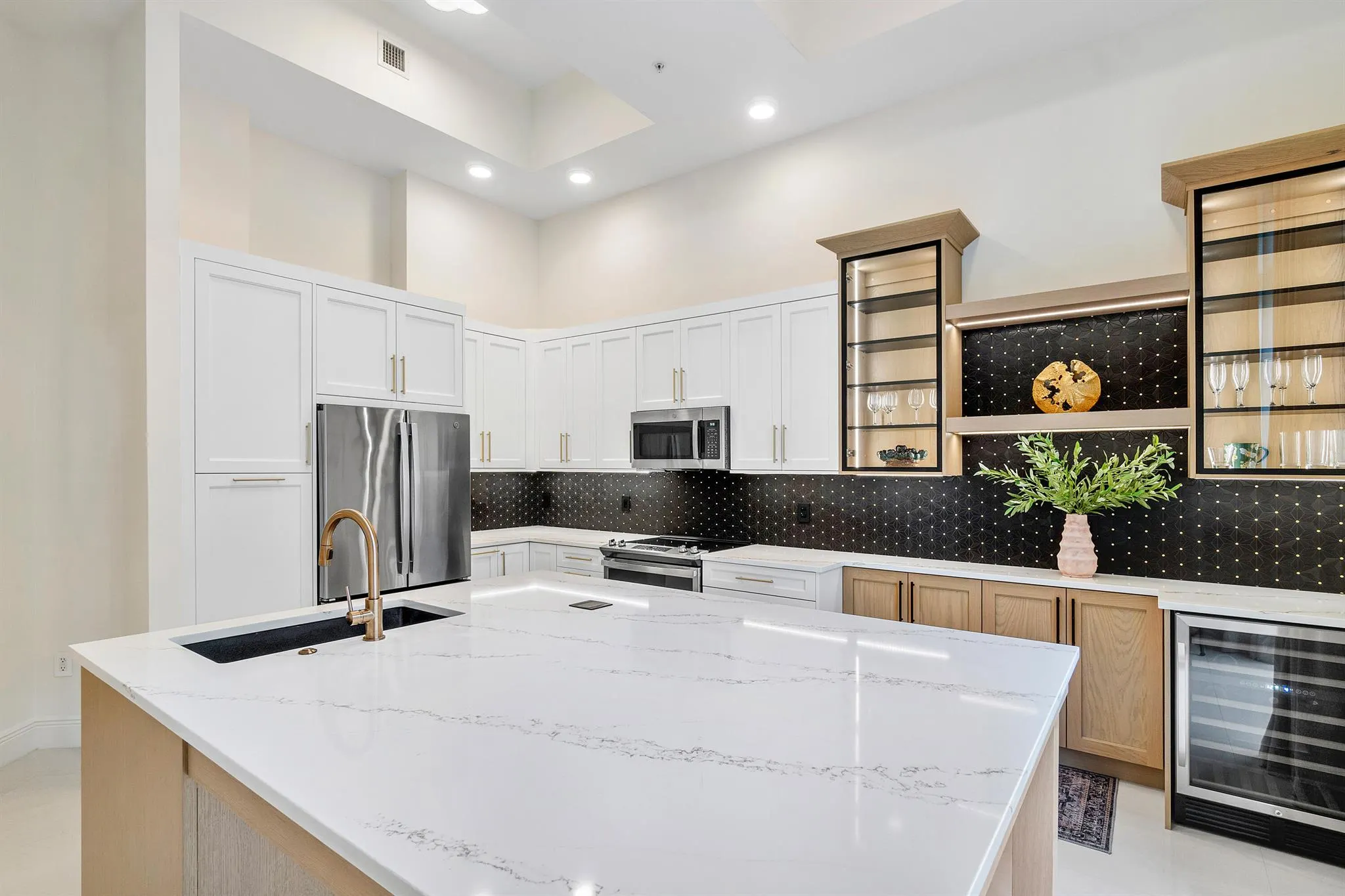 701 S Olive Avenue, #211