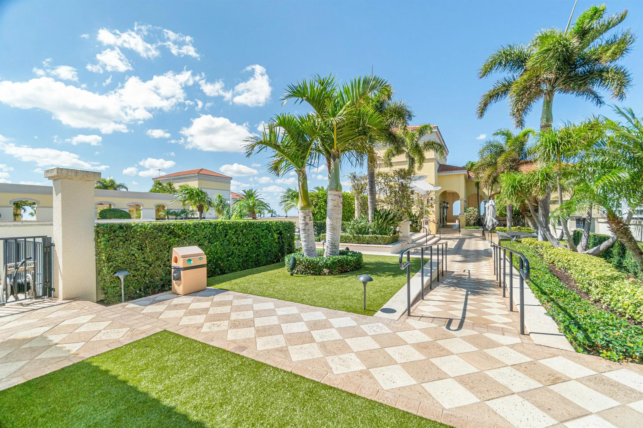 701 S Olive Avenue, #211