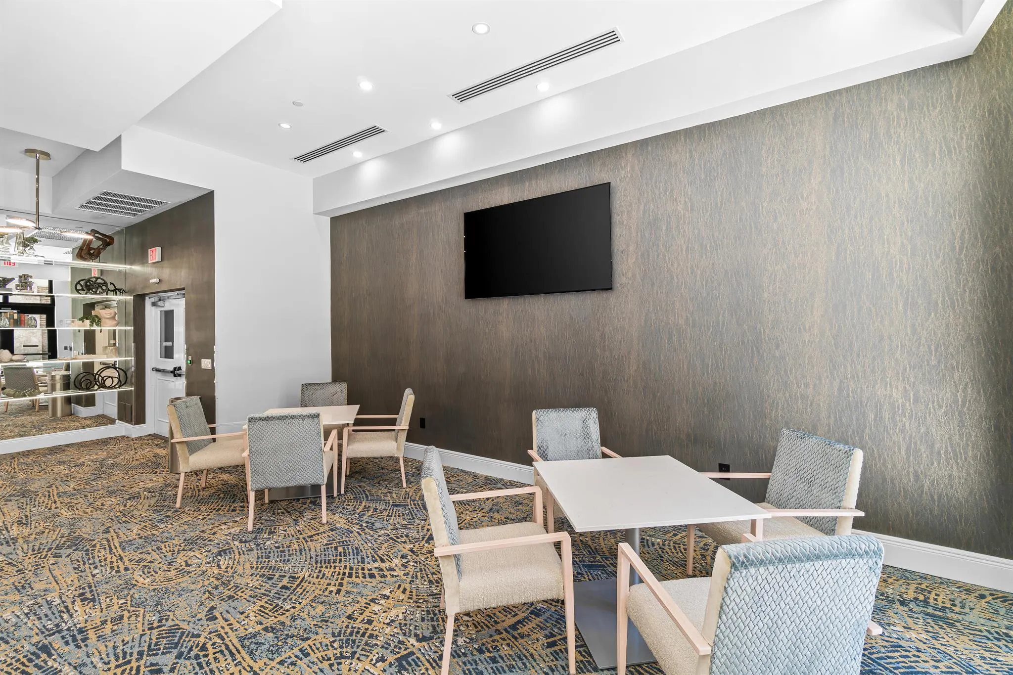 701 S Olive Avenue, #211