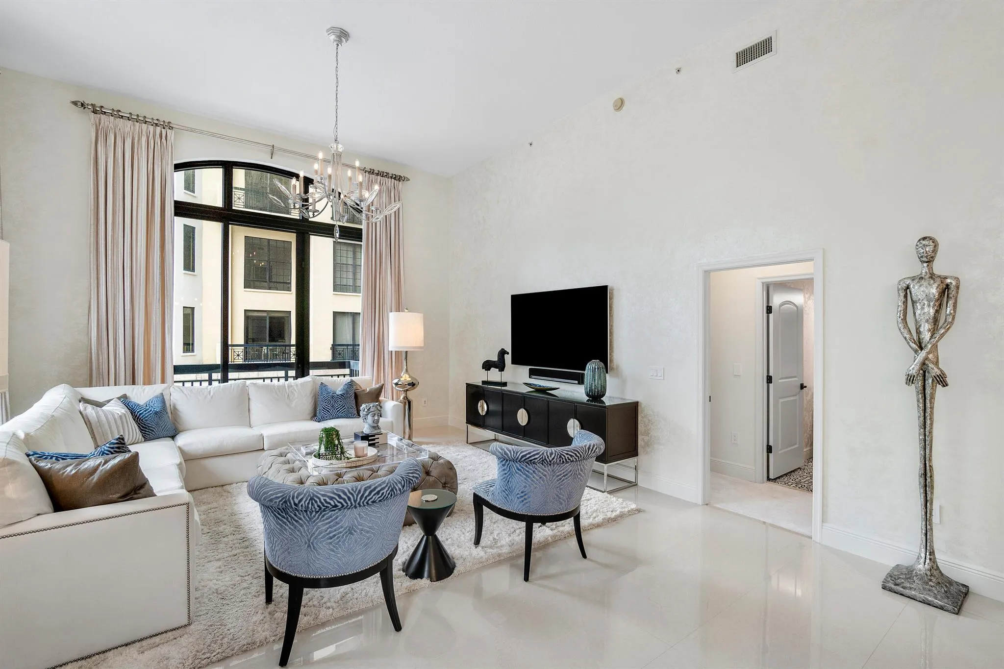 701 S Olive Avenue, #211