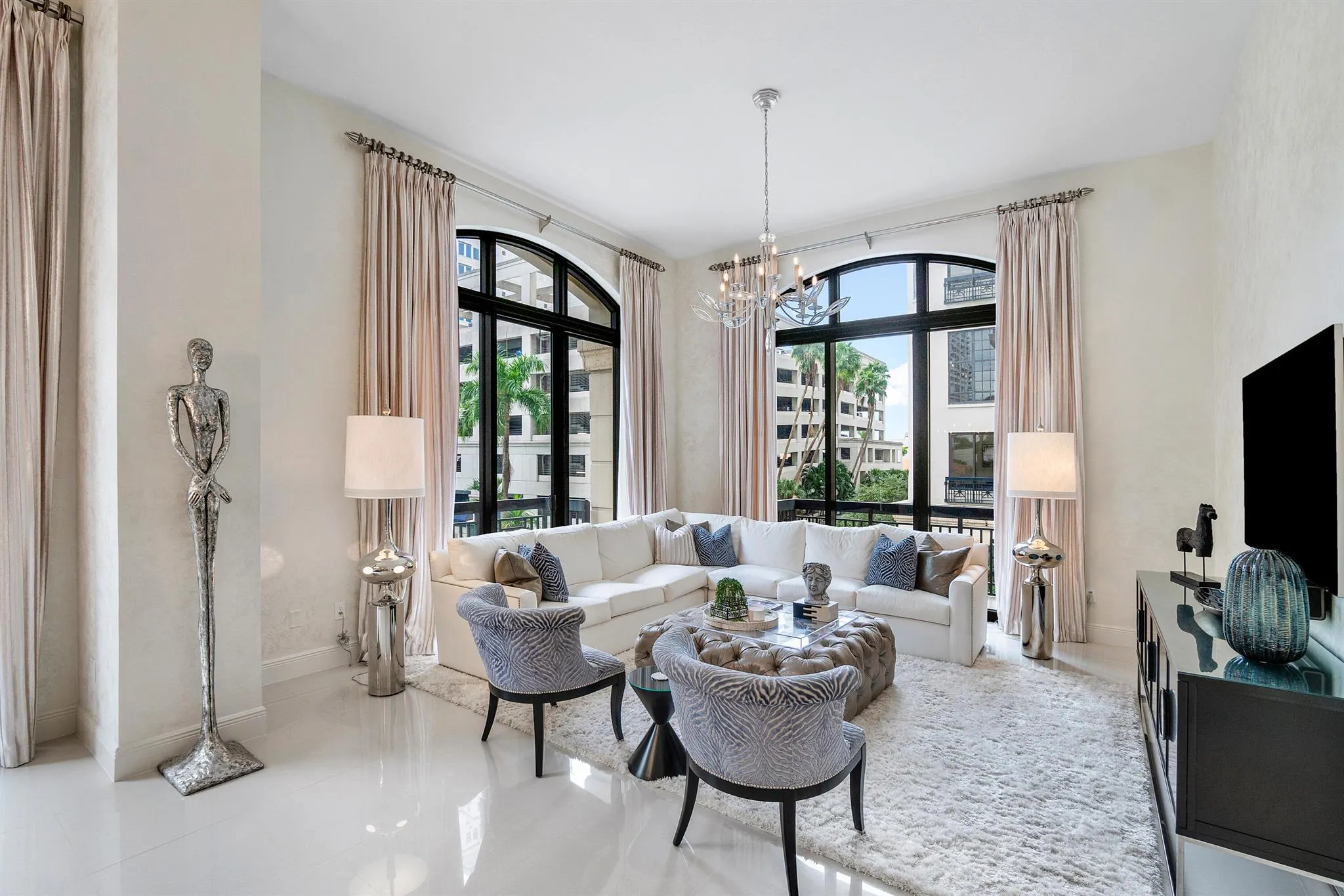701 S Olive Avenue, #211