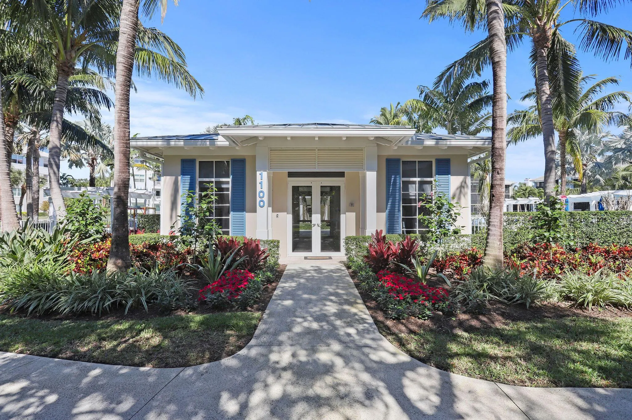 915 Bay Colony Drive S