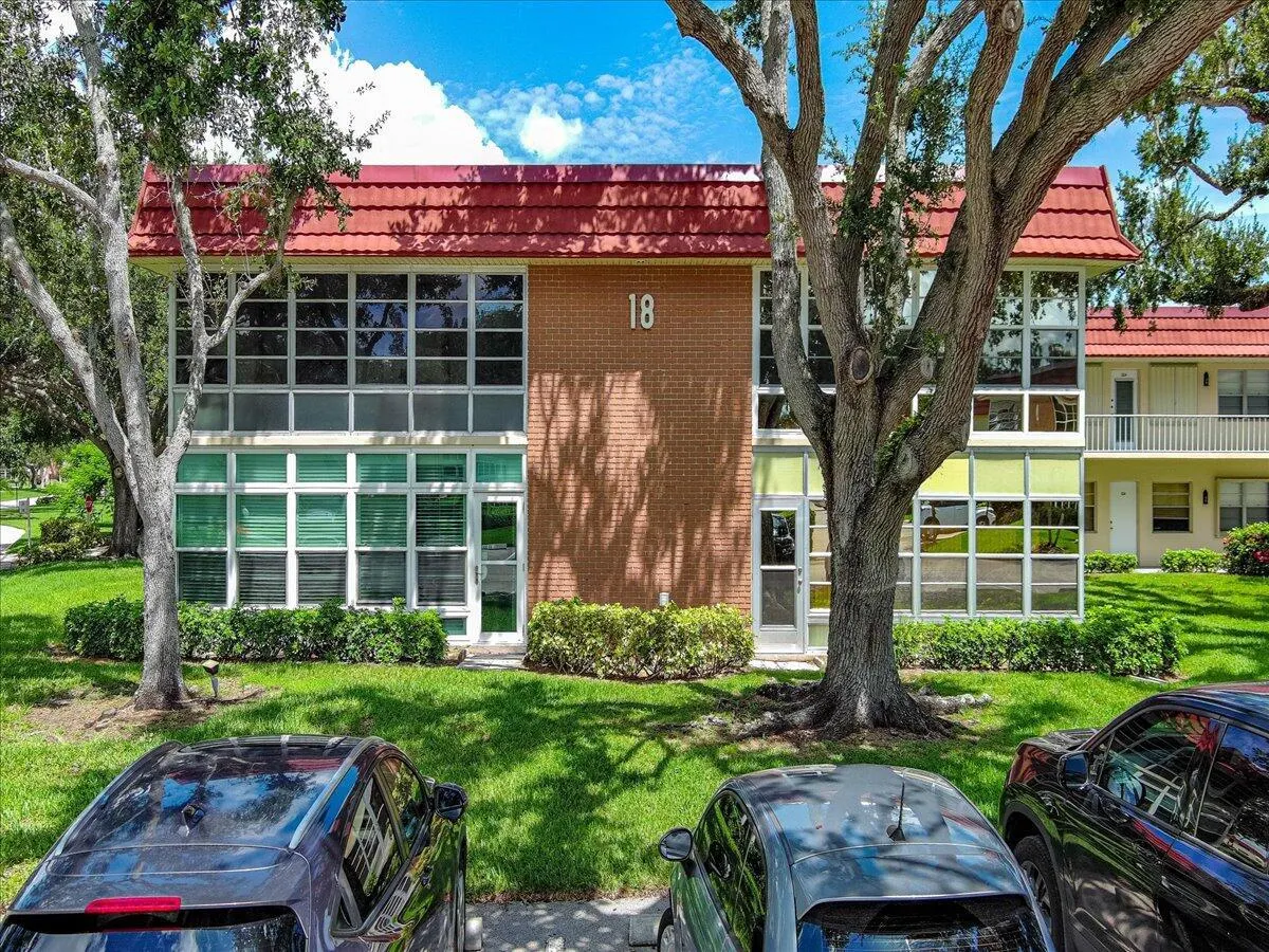 18 Vista Palm Lane, #101