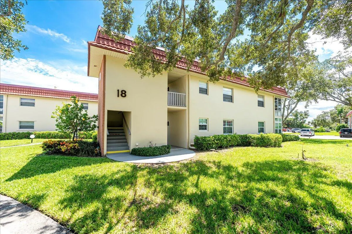 18 Vista Palm Lane, #101