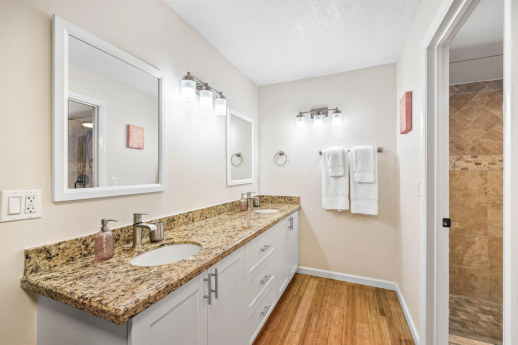 5651 Camino Del Sol, #102