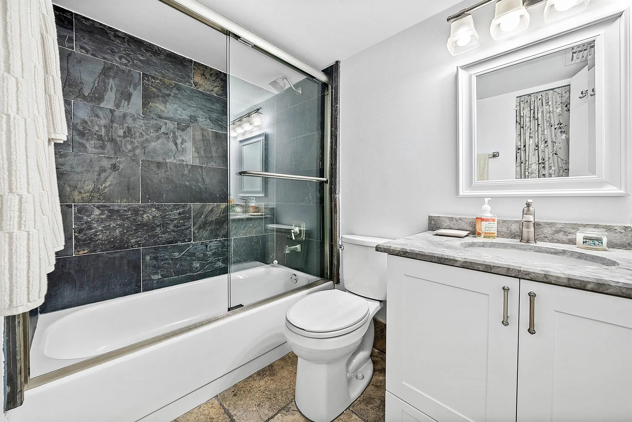 5651 Camino Del Sol, #102