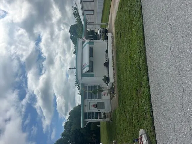 143 SE Easy Street