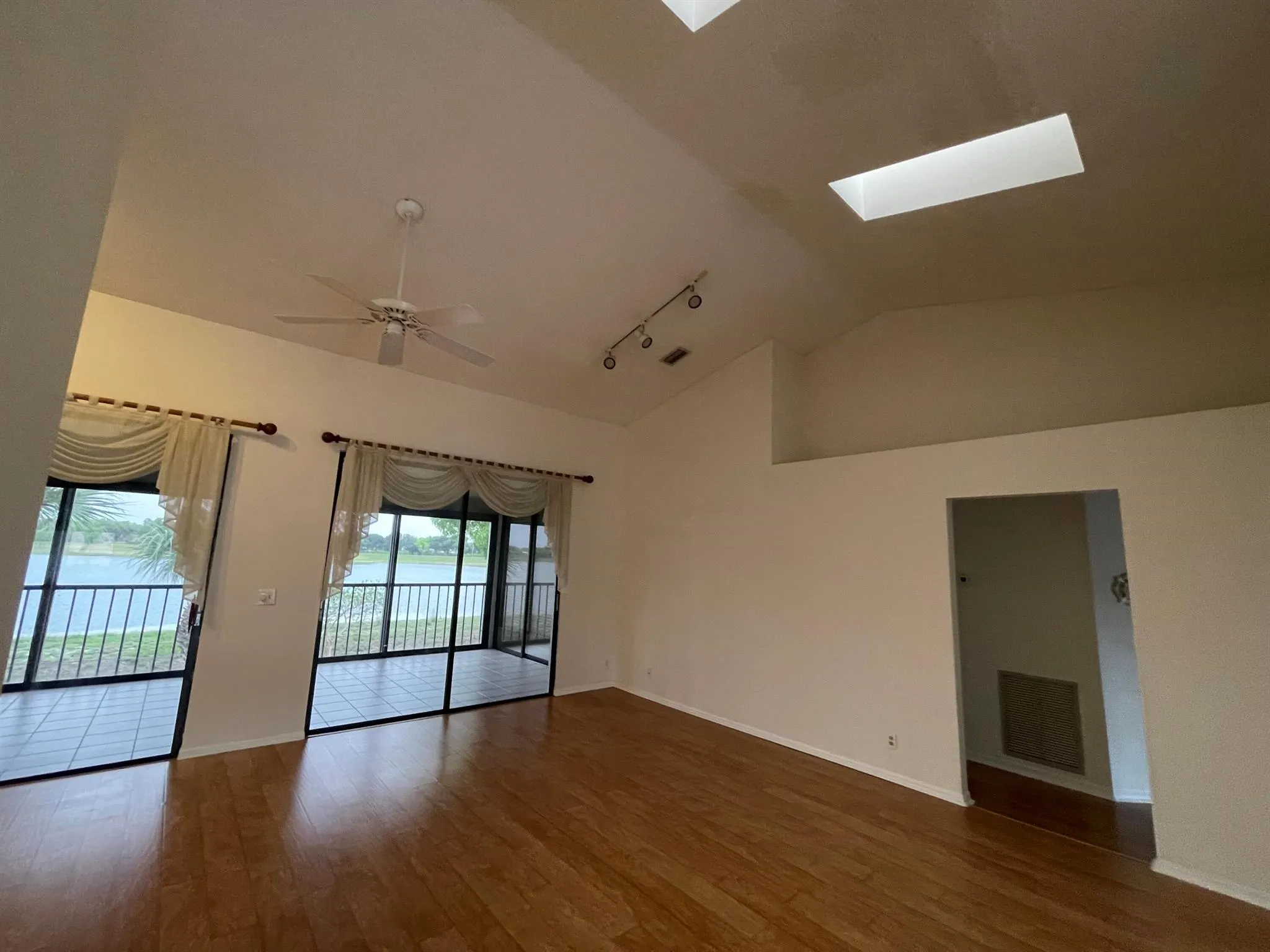 10910 Lakemore Lane, #201