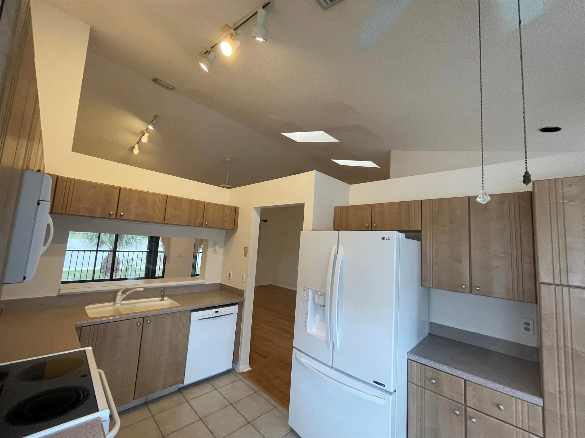 10910 Lakemore Lane, #201