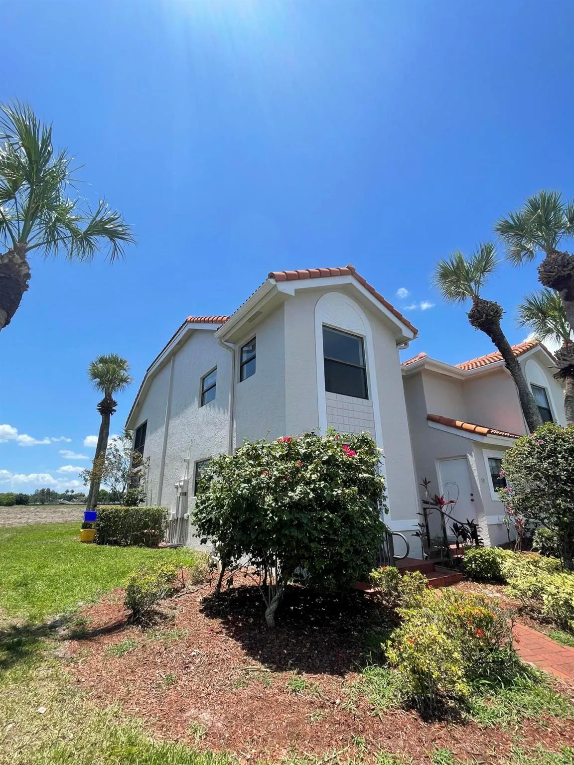 10910 Lakemore Lane, #201