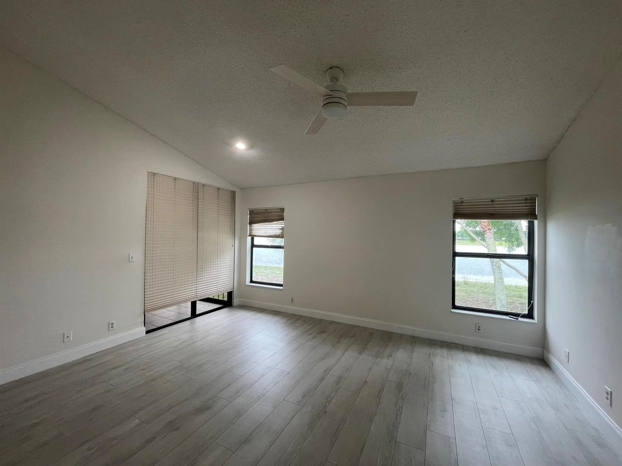 10910 Lakemore Lane, #201