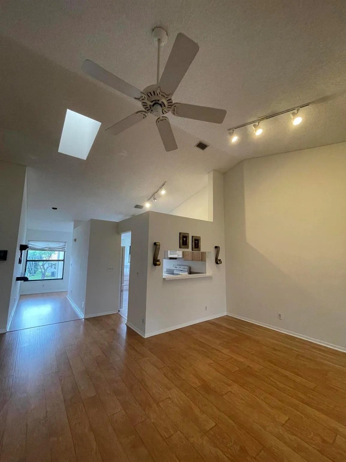 10910 Lakemore Lane, #201