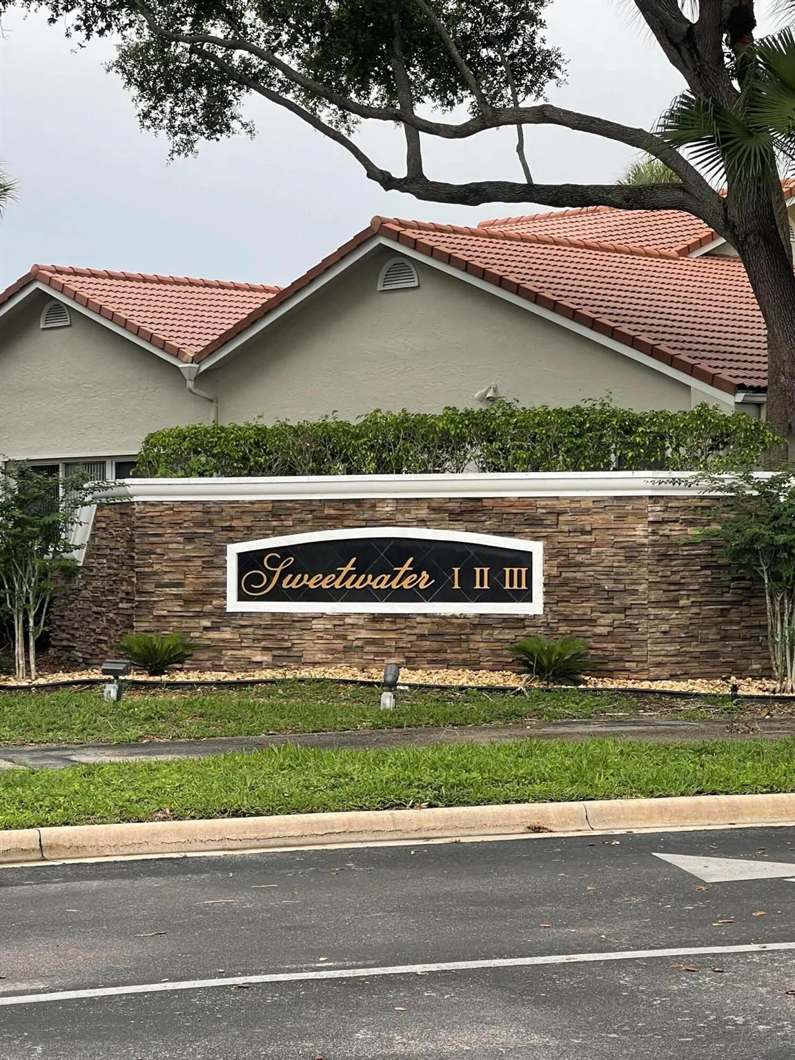 10910 Lakemore Lane, #201