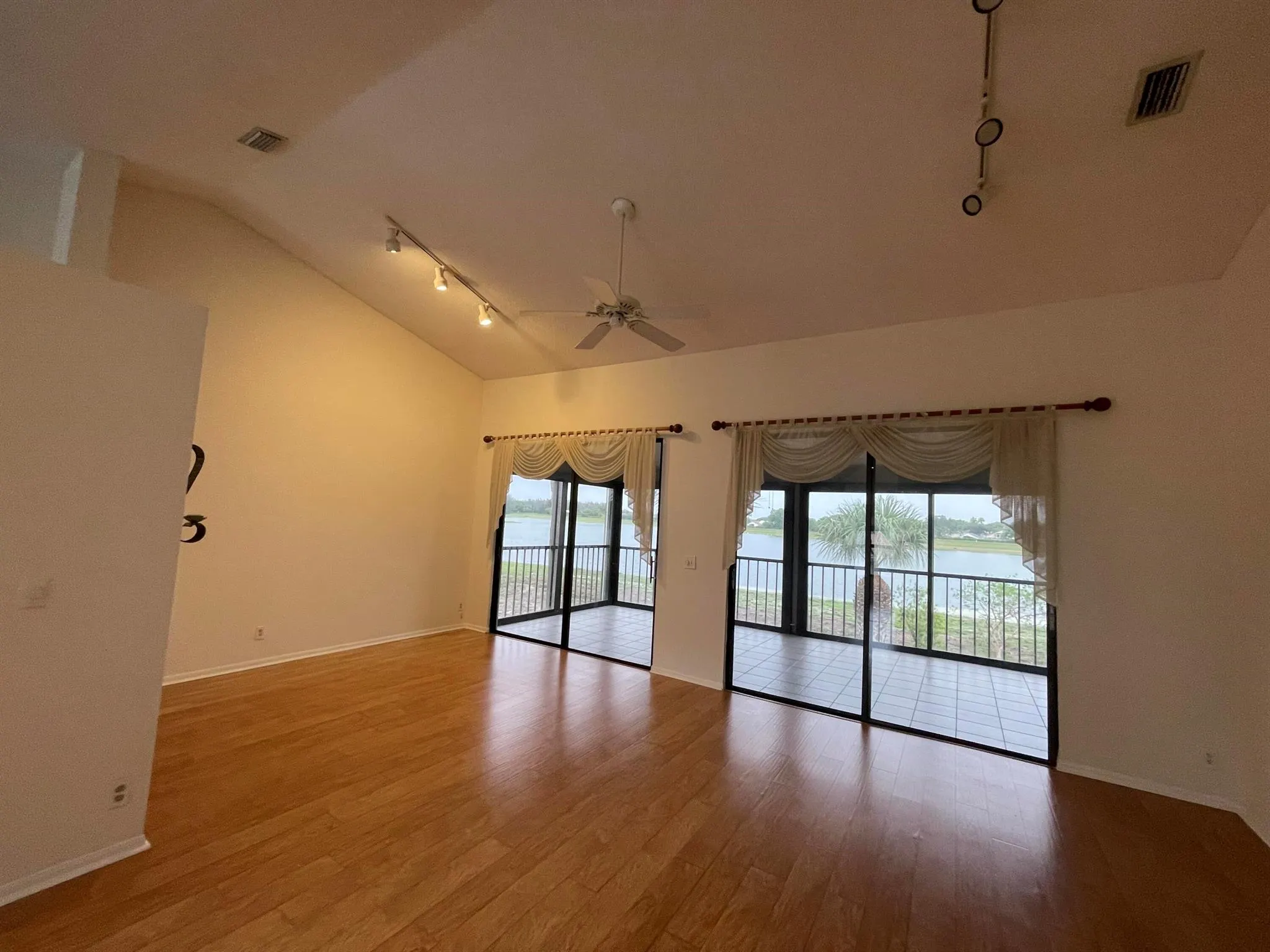 10910 Lakemore Lane, #201