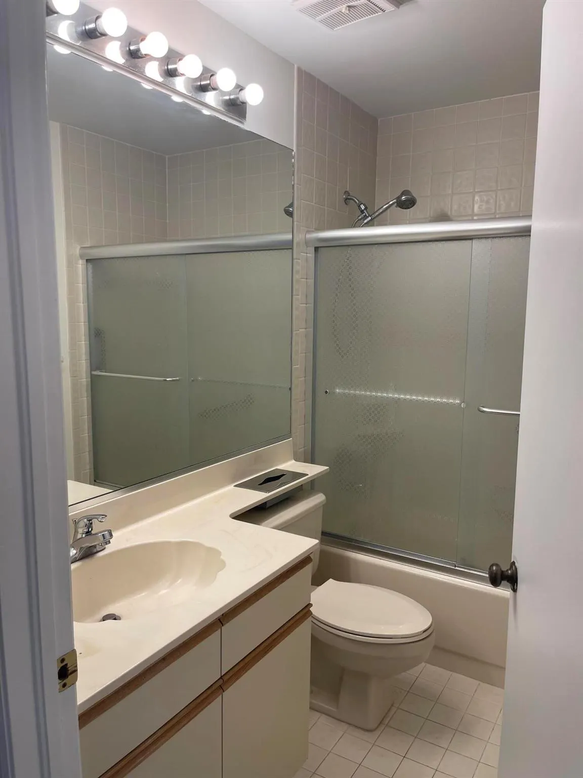 10910 Lakemore Lane, #201