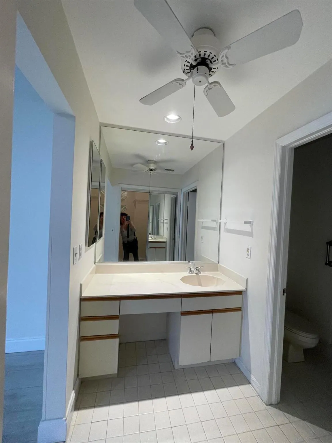10910 Lakemore Lane, #201