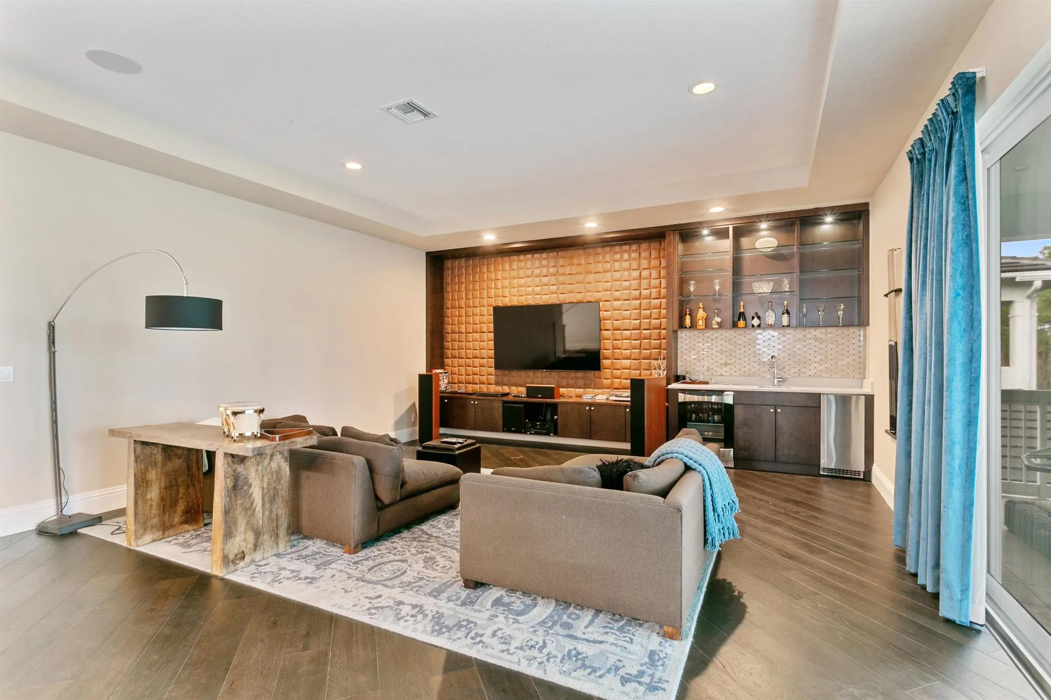 1098 Faulkner Ter Terrace