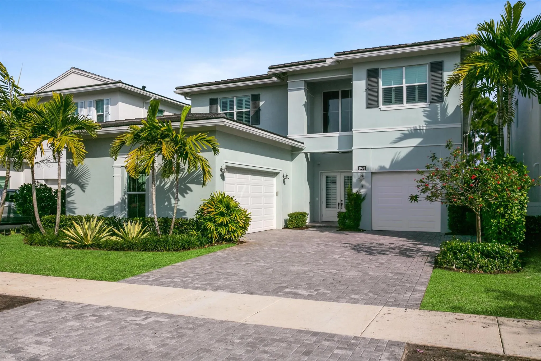 1098 Faulkner Ter Terrace