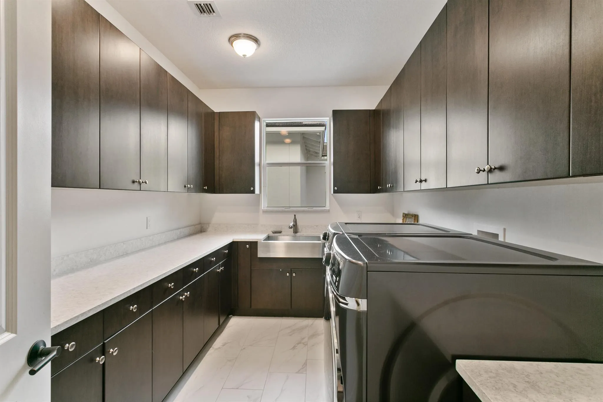 1098 Faulkner Ter Terrace