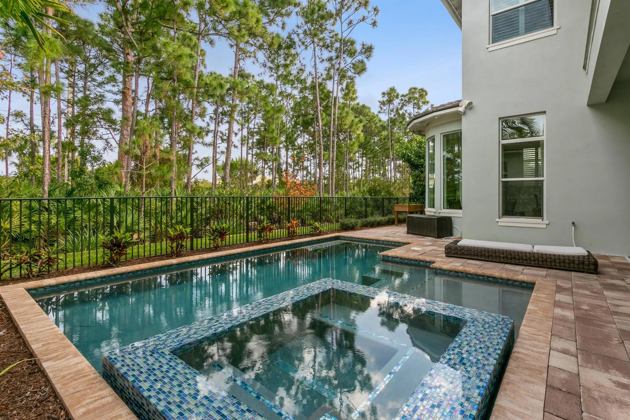 1098 Faulkner Ter Terrace