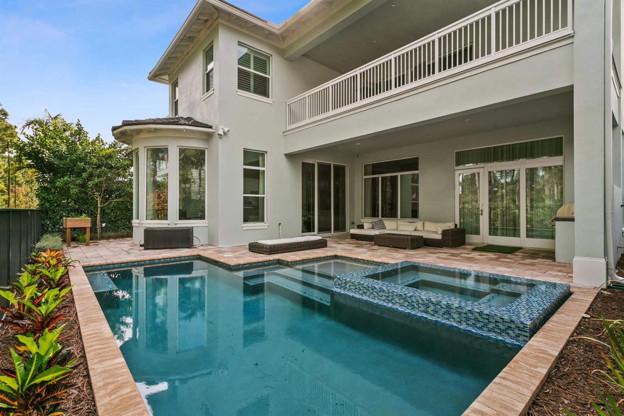 1098 Faulkner Ter Terrace