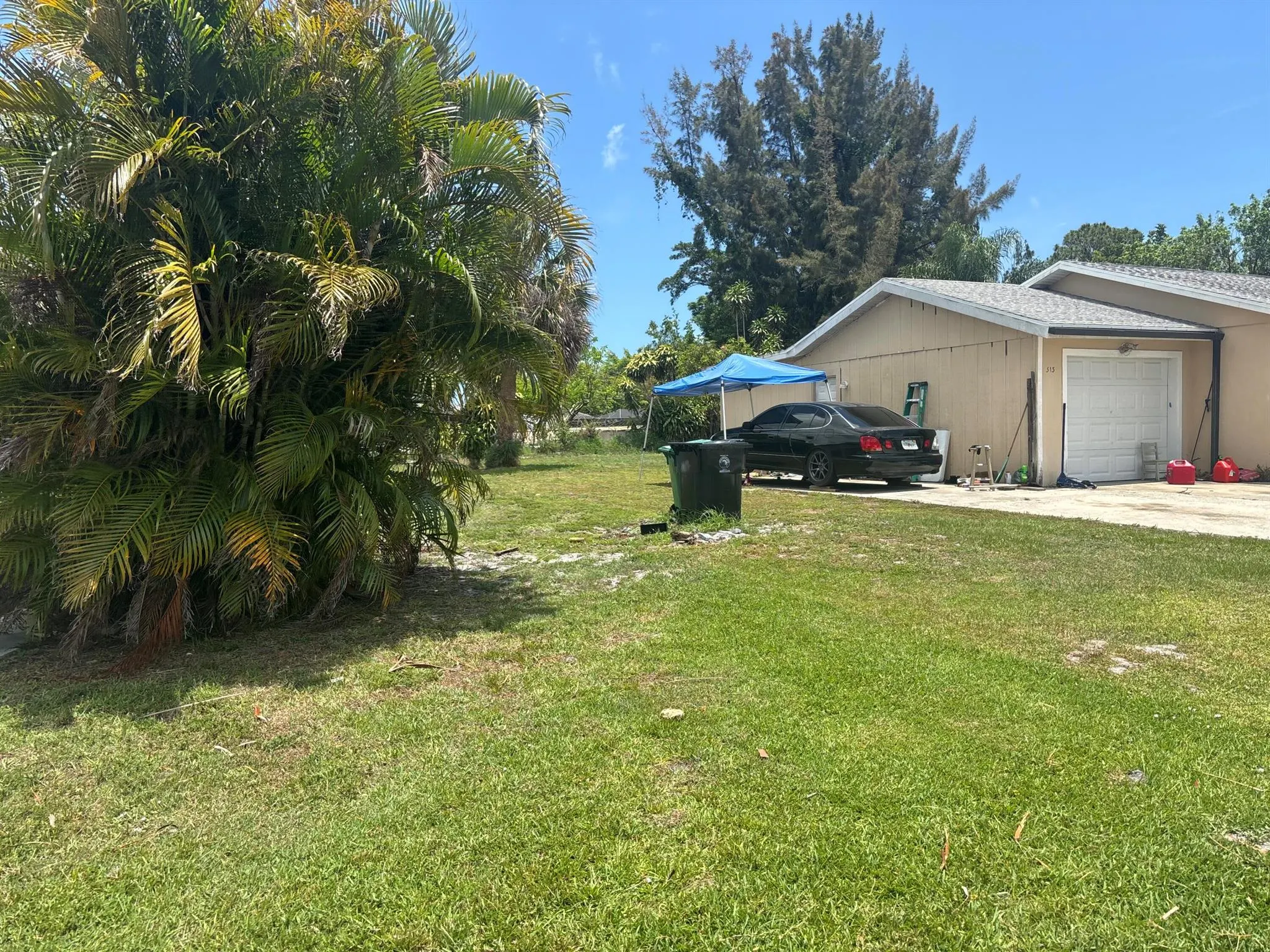 319 NE Camelot Drive
