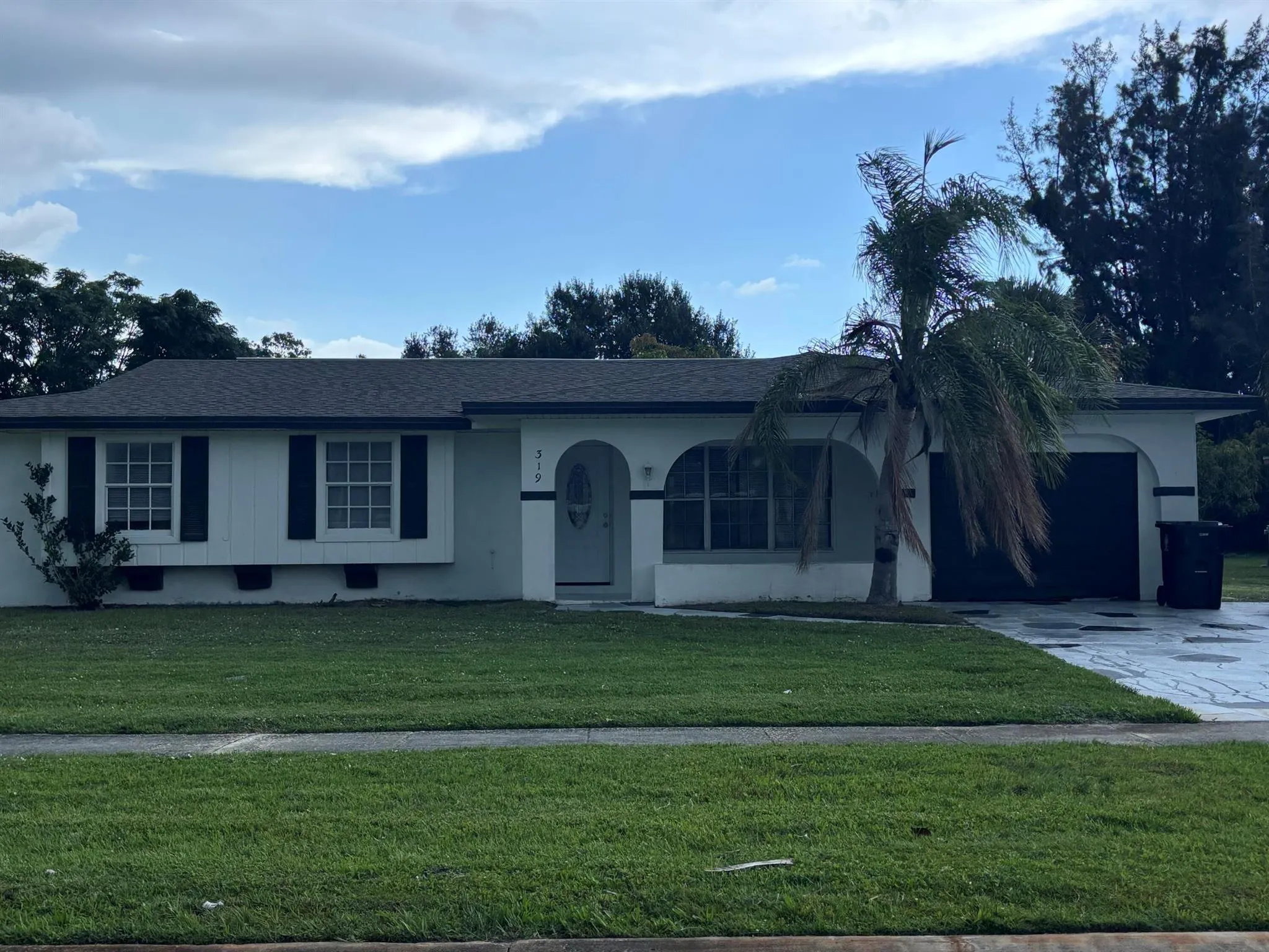 319 NE Camelot Drive