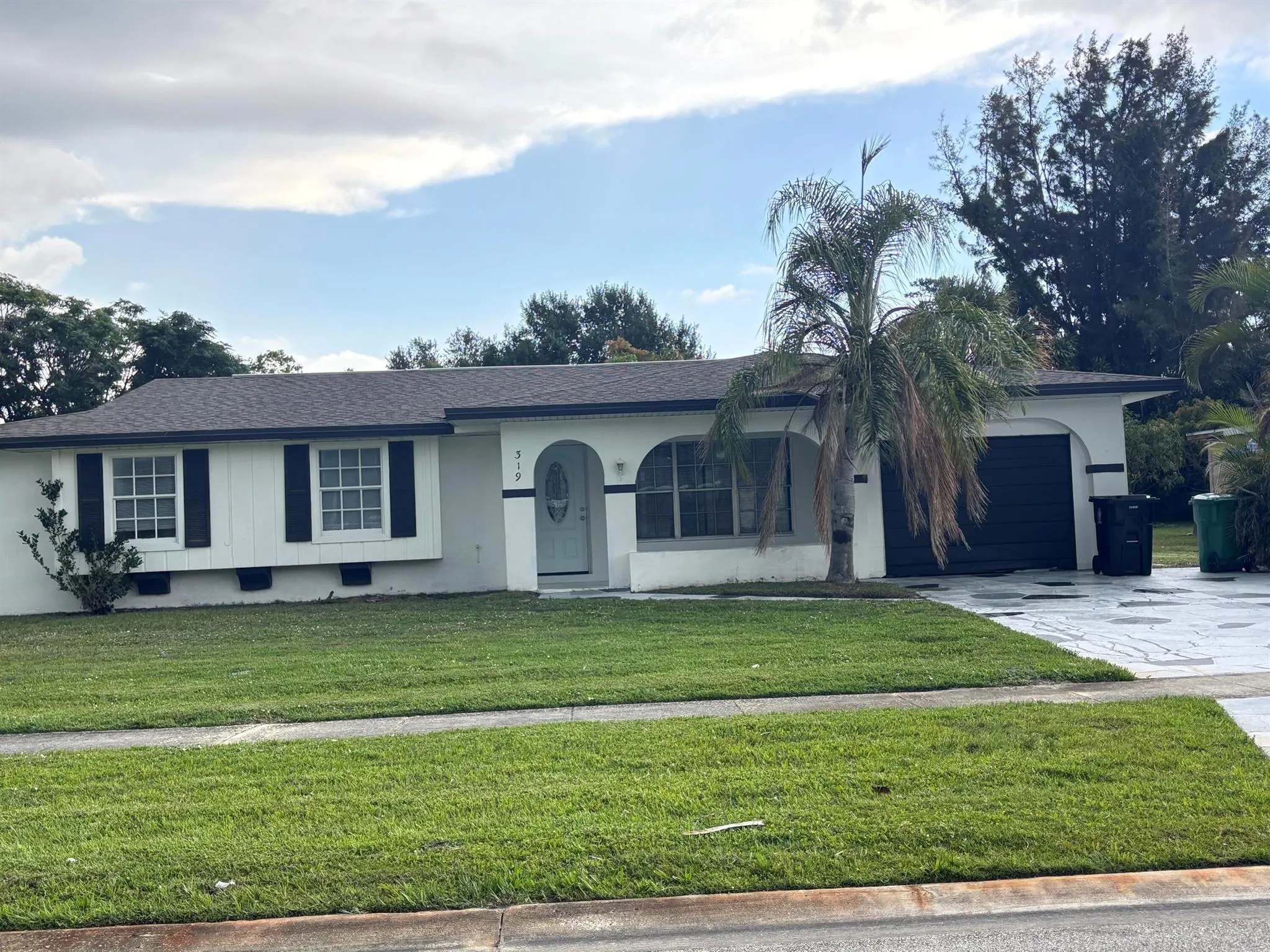 319 NE Camelot Drive
