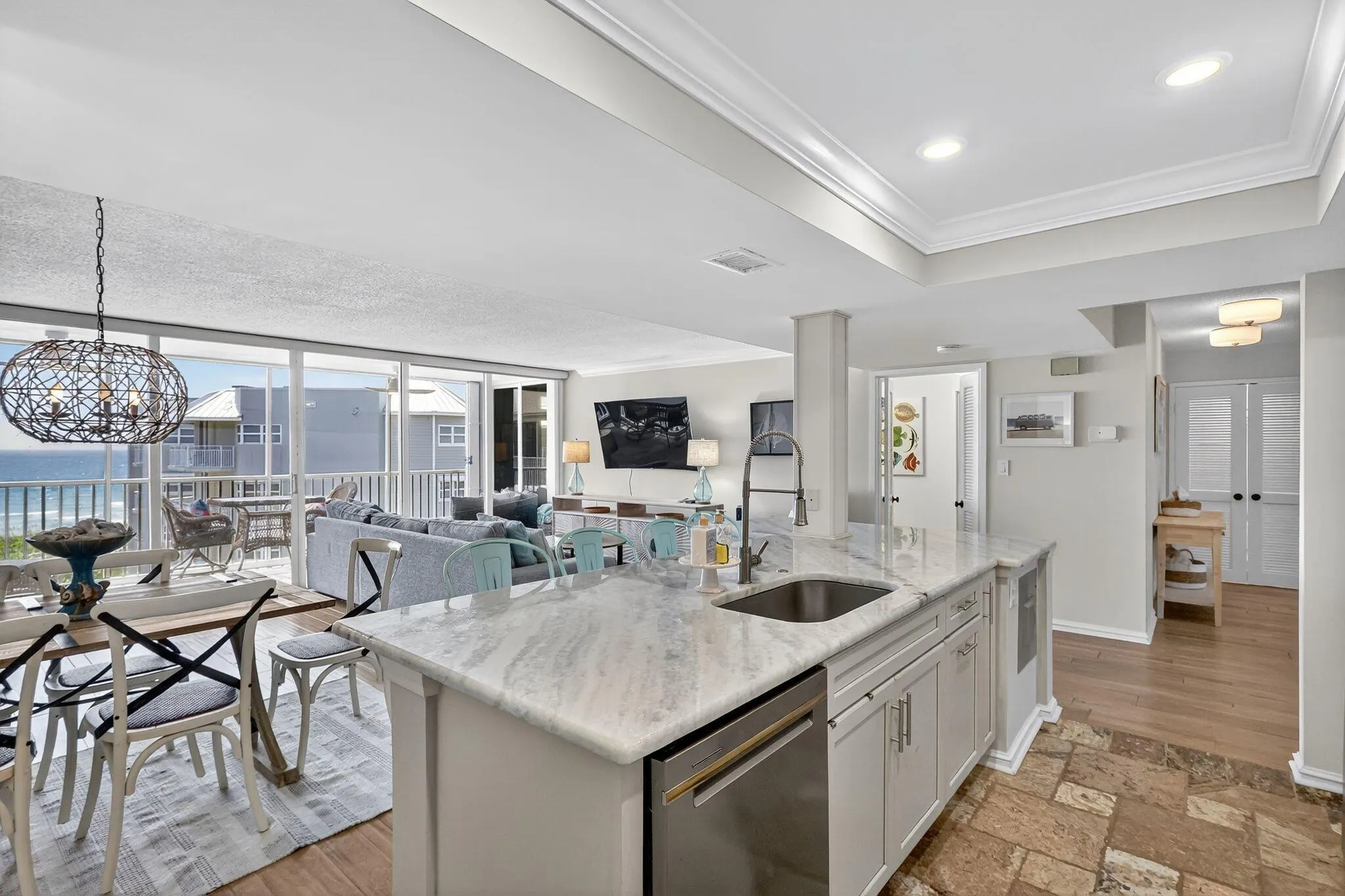 669 NE Plantation Road, #404