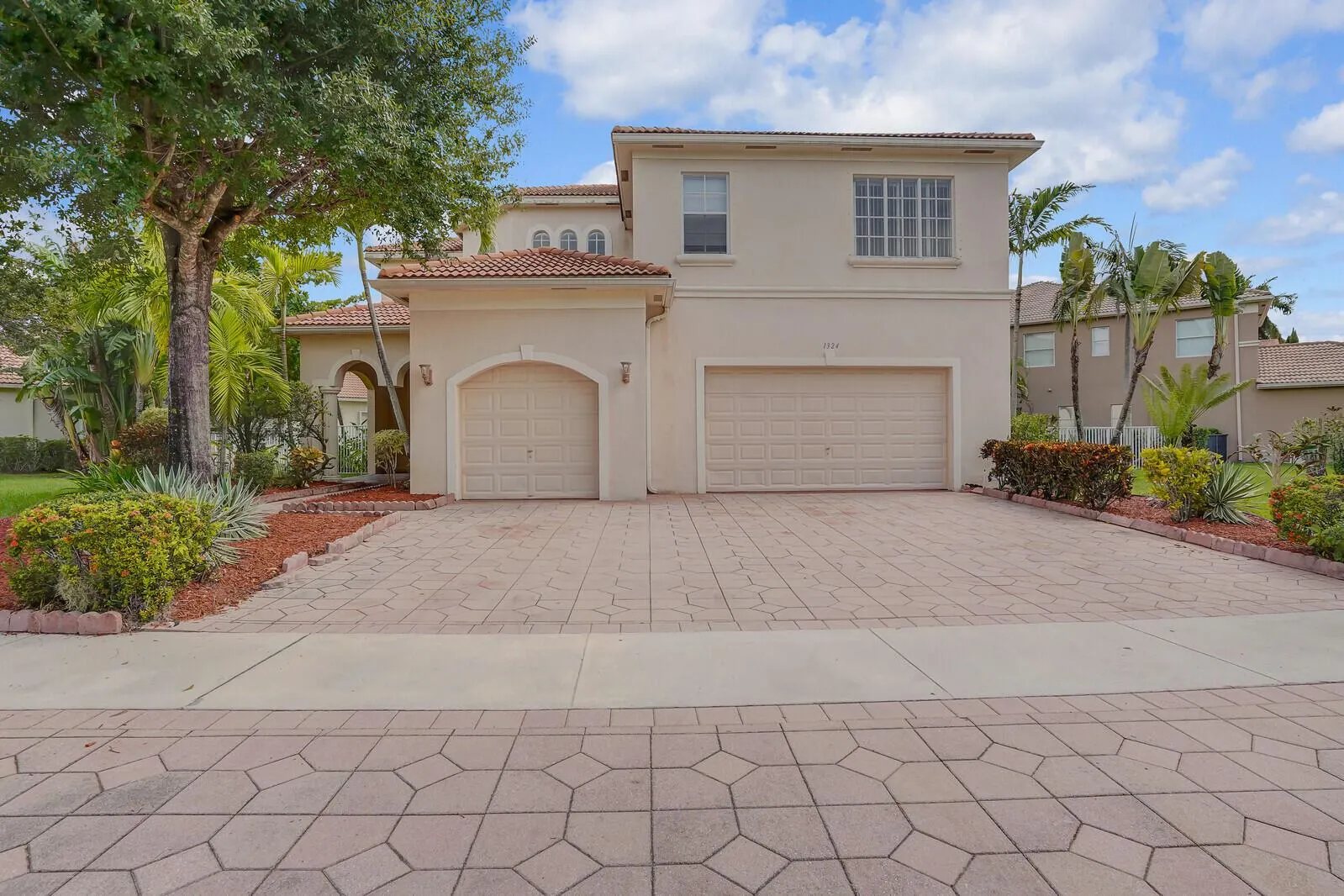 1324 Beacon Circle