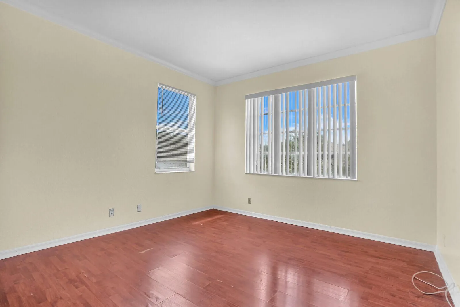 1324 Beacon Circle