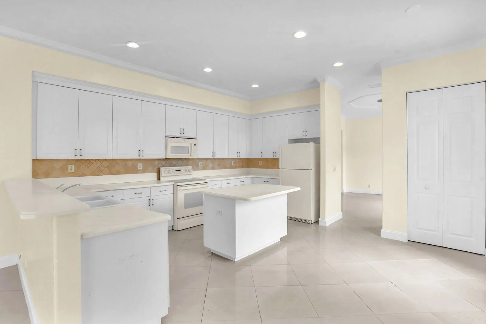 1324 Beacon Circle