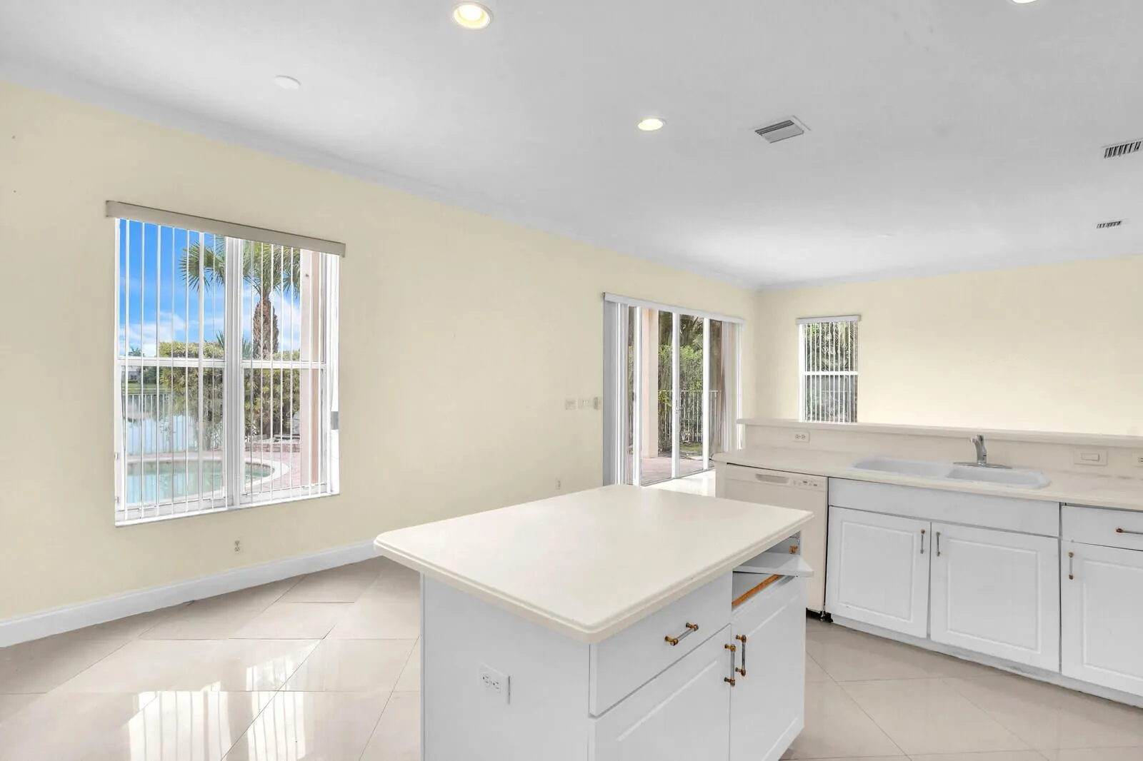 1324 Beacon Circle