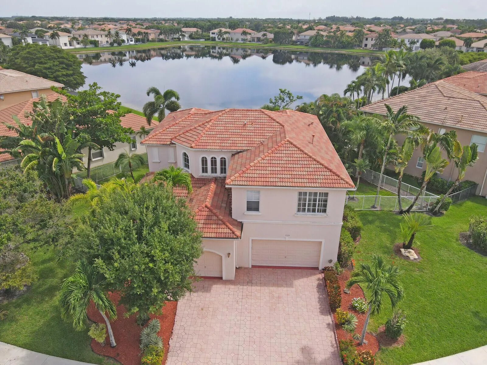 1324 Beacon Circle