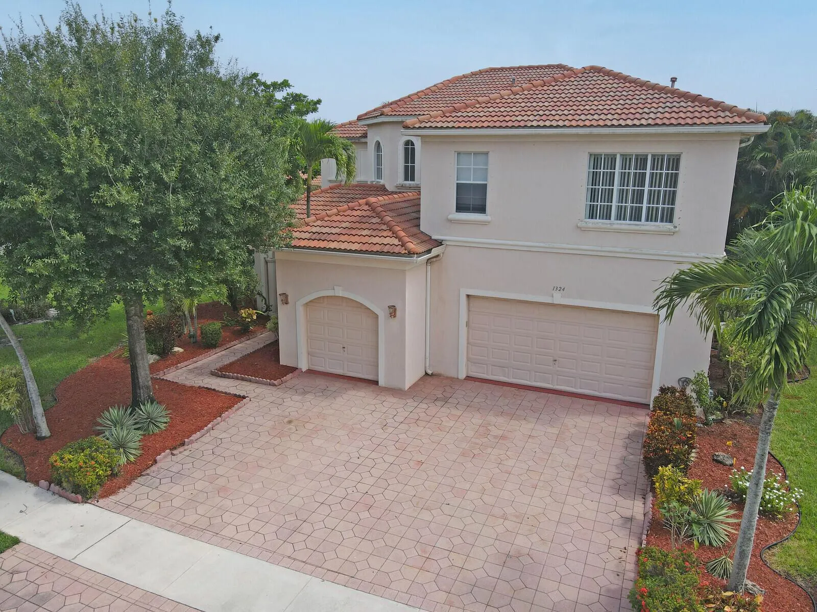 1324 Beacon Circle