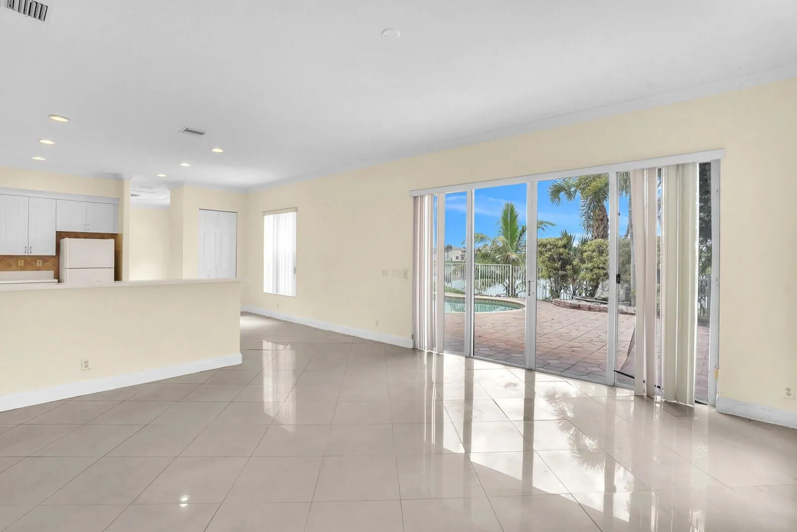 1324 Beacon Circle
