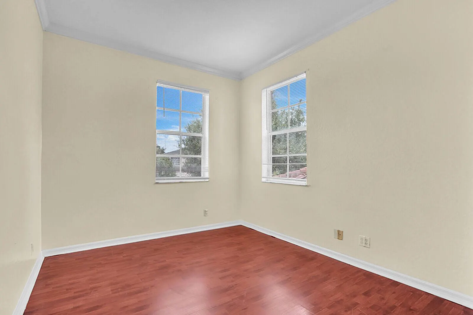 1324 Beacon Circle