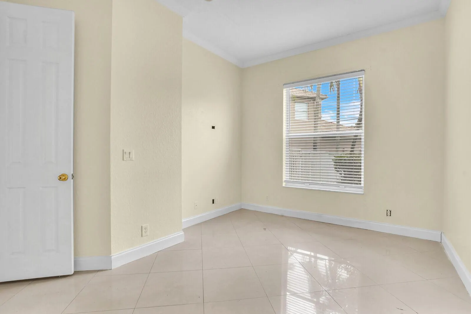 1324 Beacon Circle