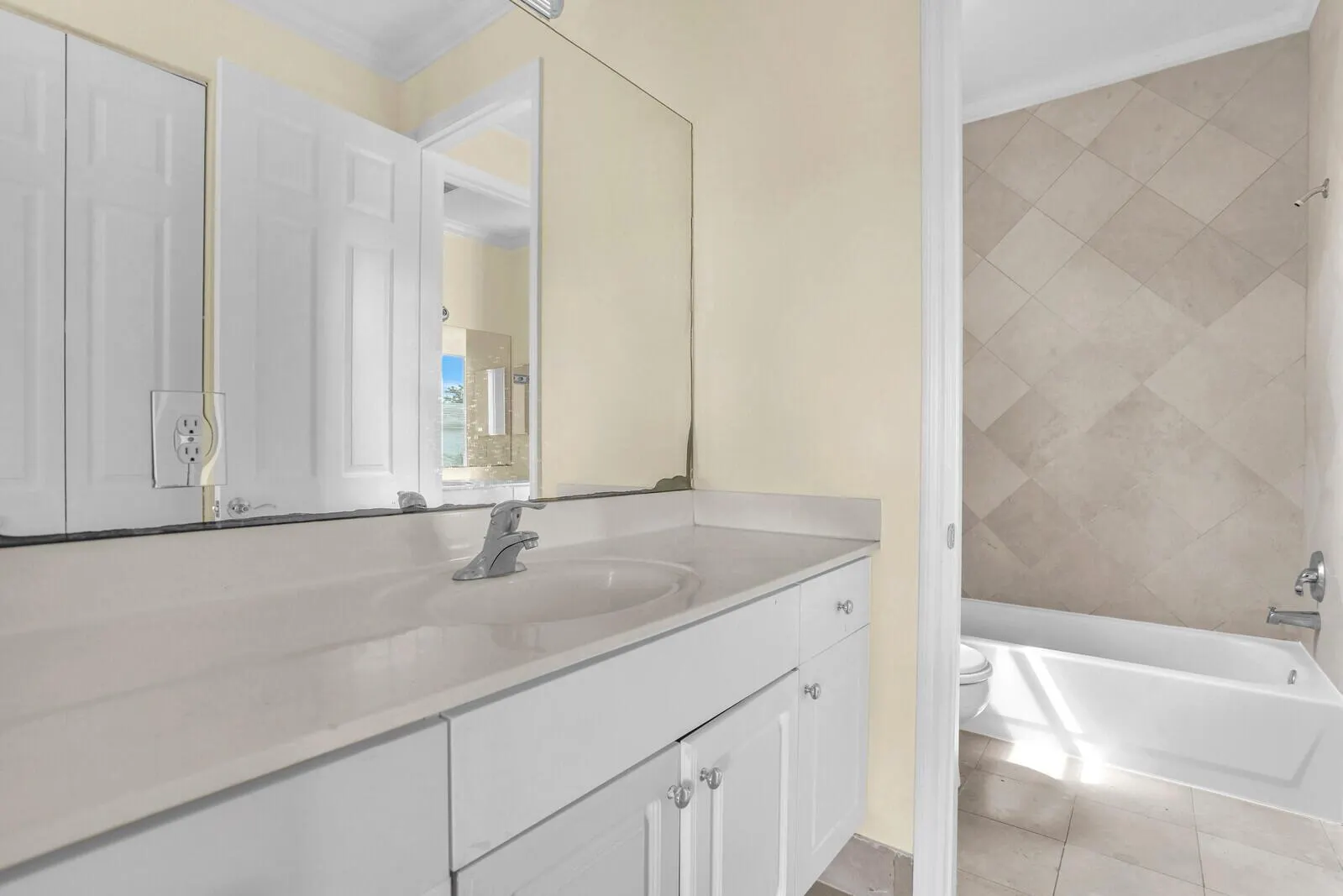 1324 Beacon Circle