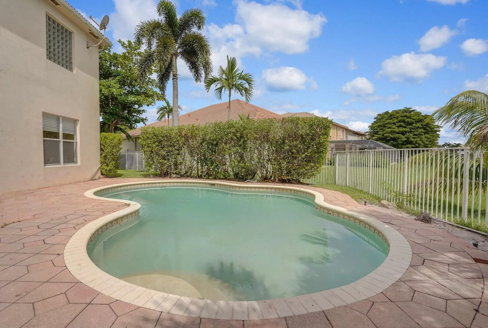1324 Beacon Circle