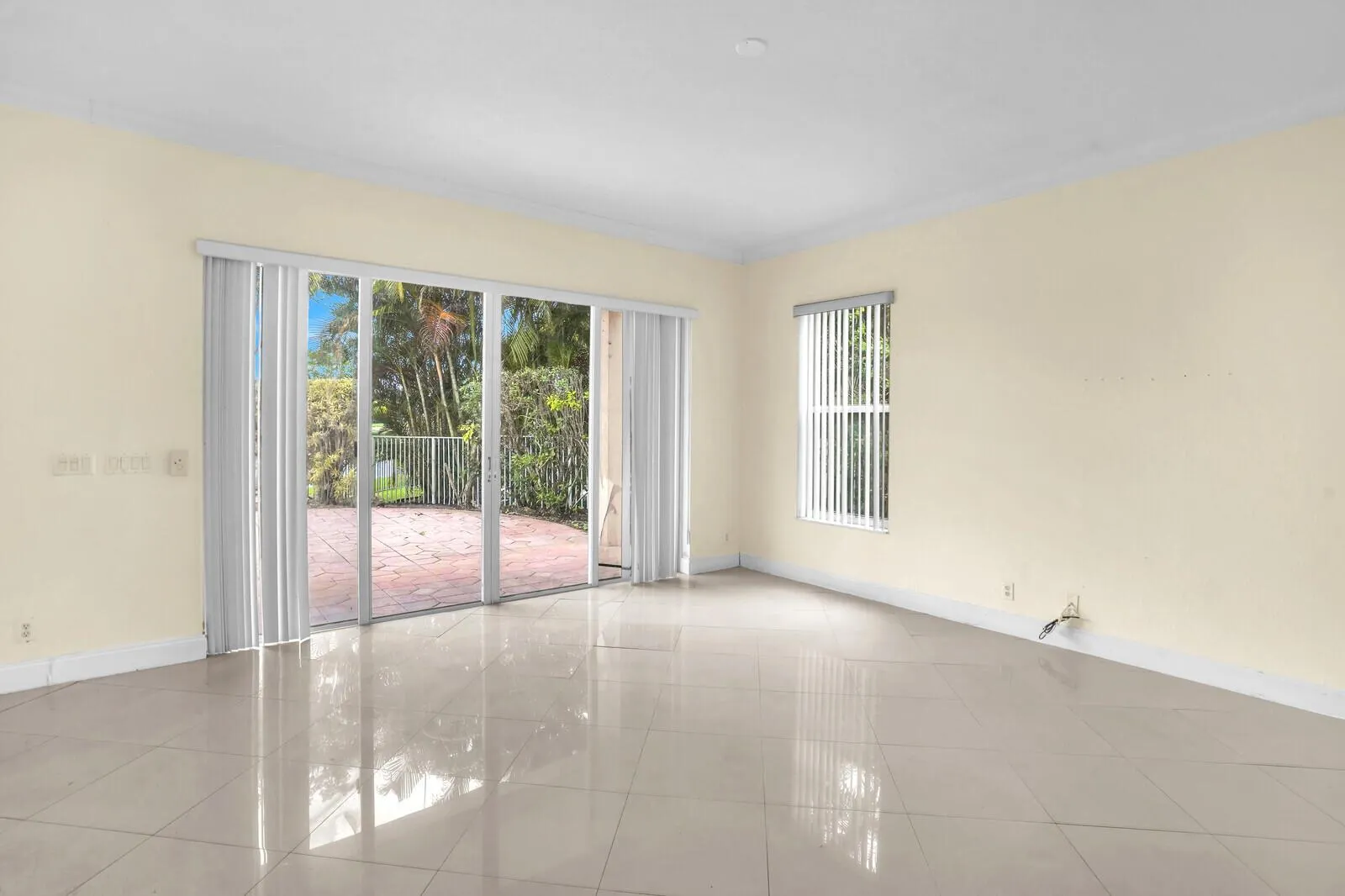 1324 Beacon Circle