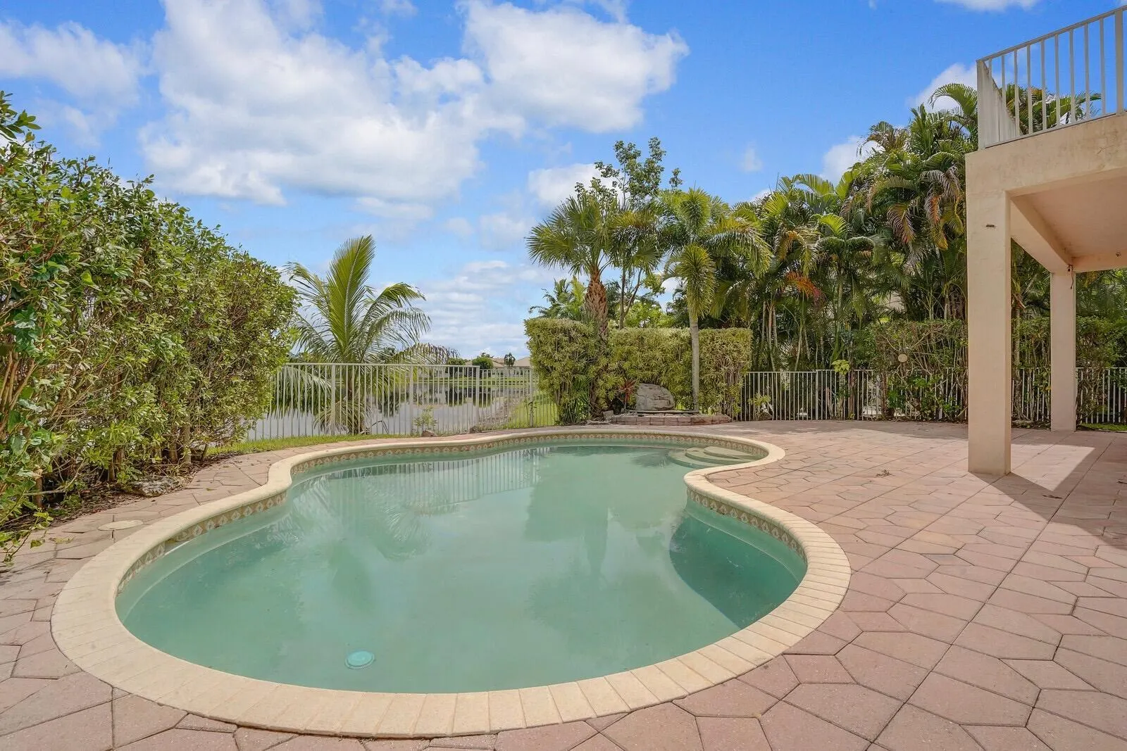 1324 Beacon Circle