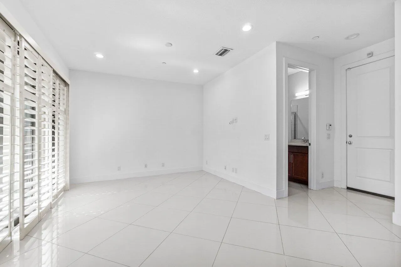 7115 Edison Place