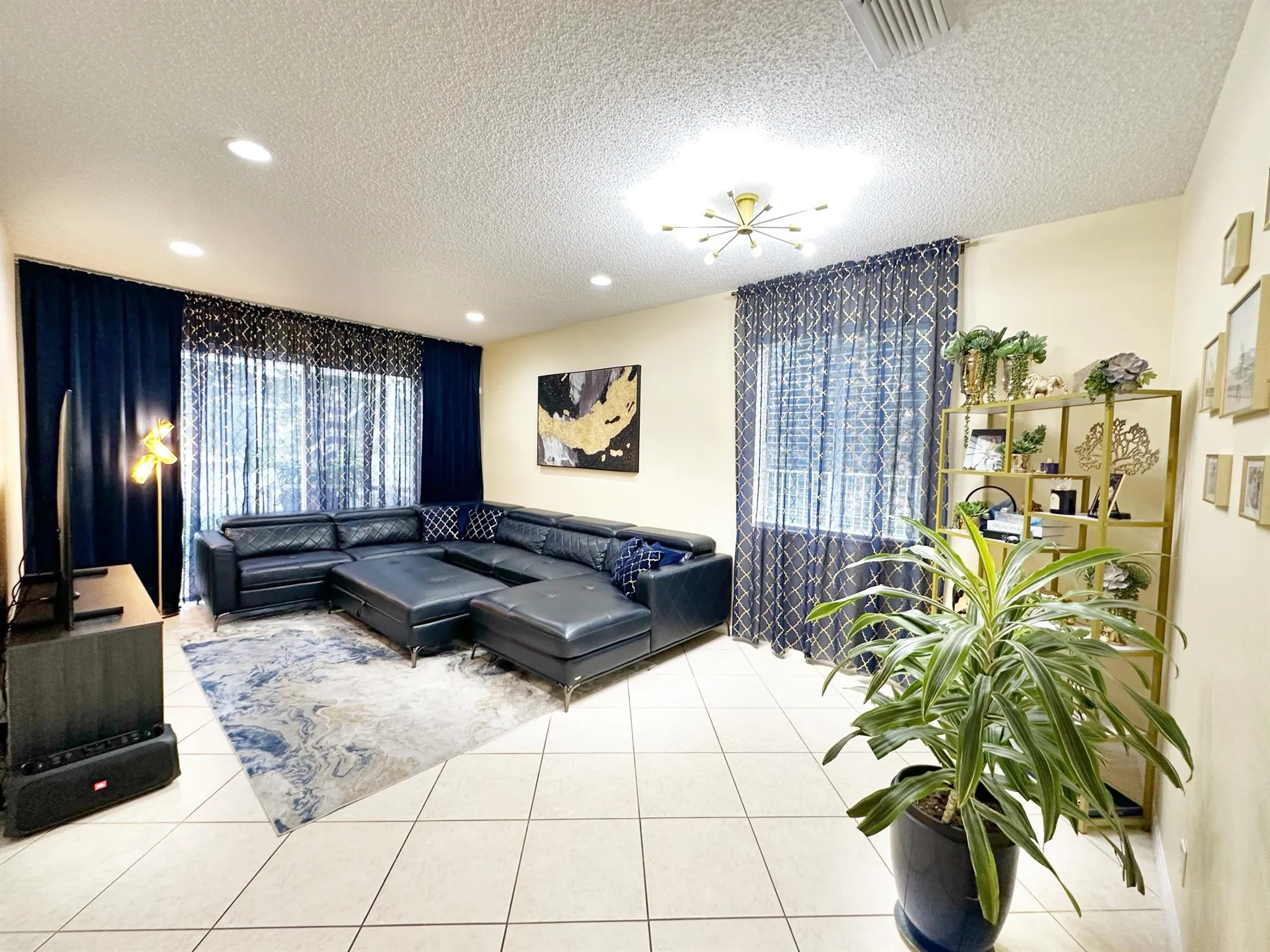 5152 Woodfield Way