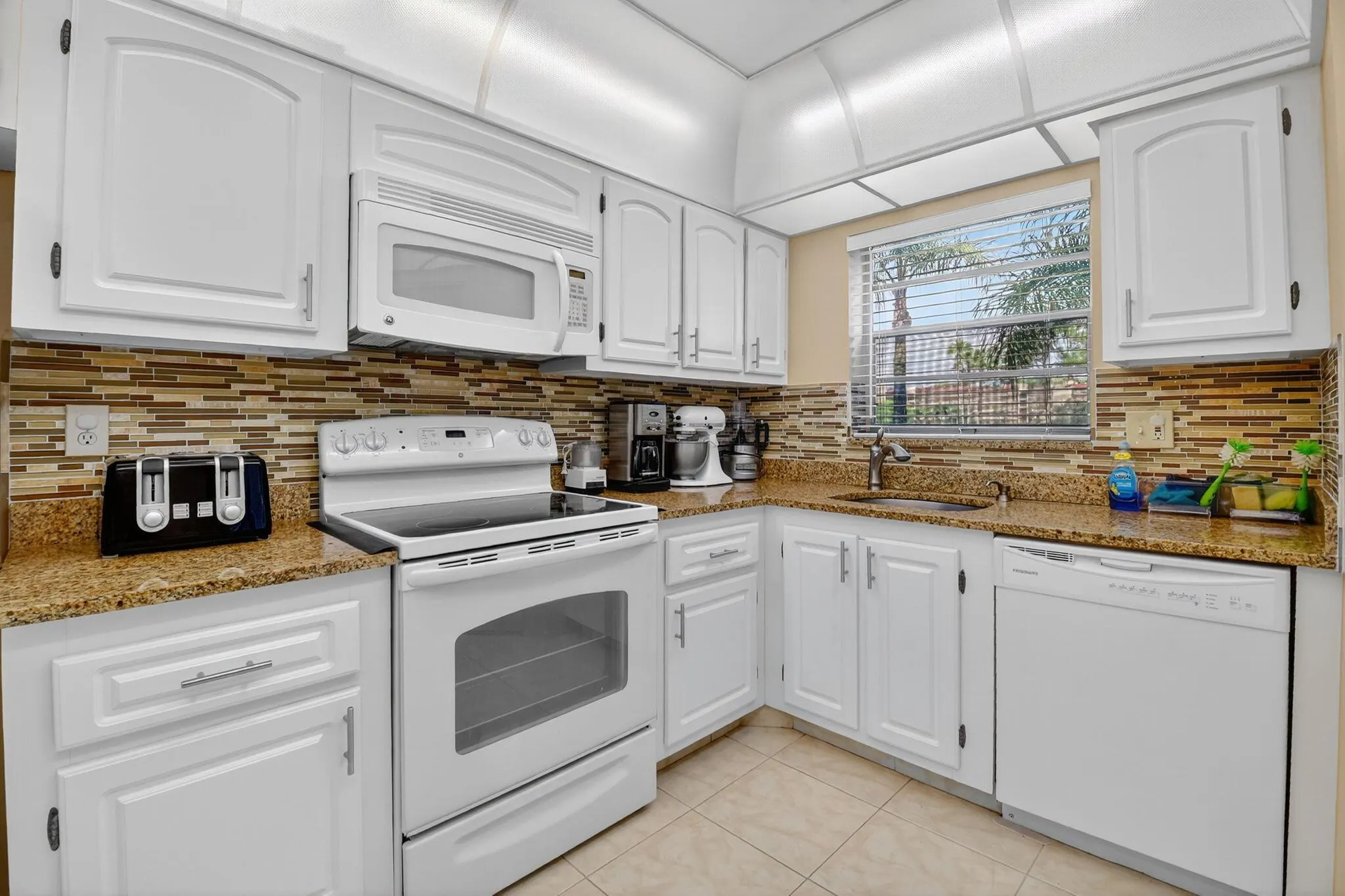 3810 Via Poinciana, #206