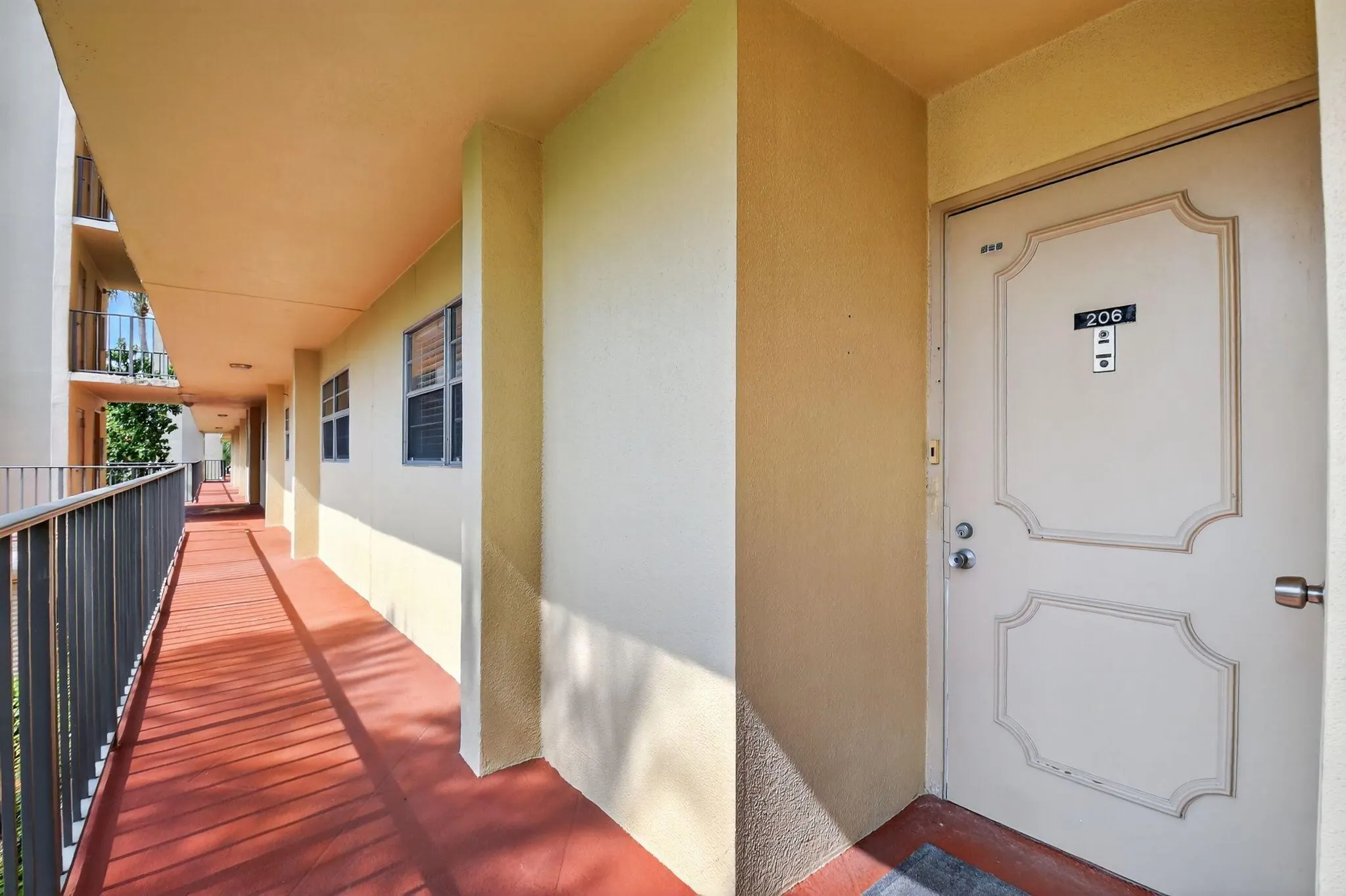 3810 Via Poinciana, #206